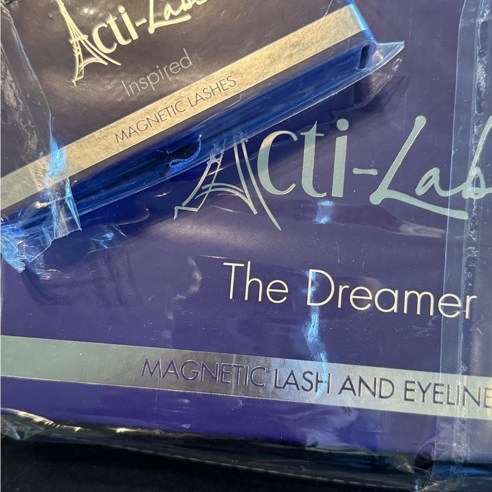 Acti-Labs The Dreamer Magnetic Lash & Eyeliner Kit - Additional Eyelash Set - Picture 3 of 6